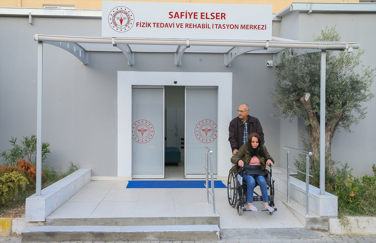Babanın azmi felçli kızını yaşama bağladı