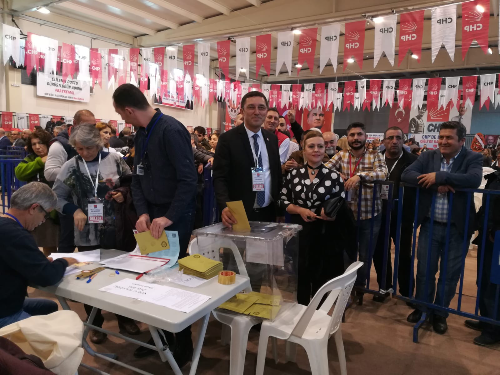 CHP Çiğli İlçe Kongresi'nden kareler