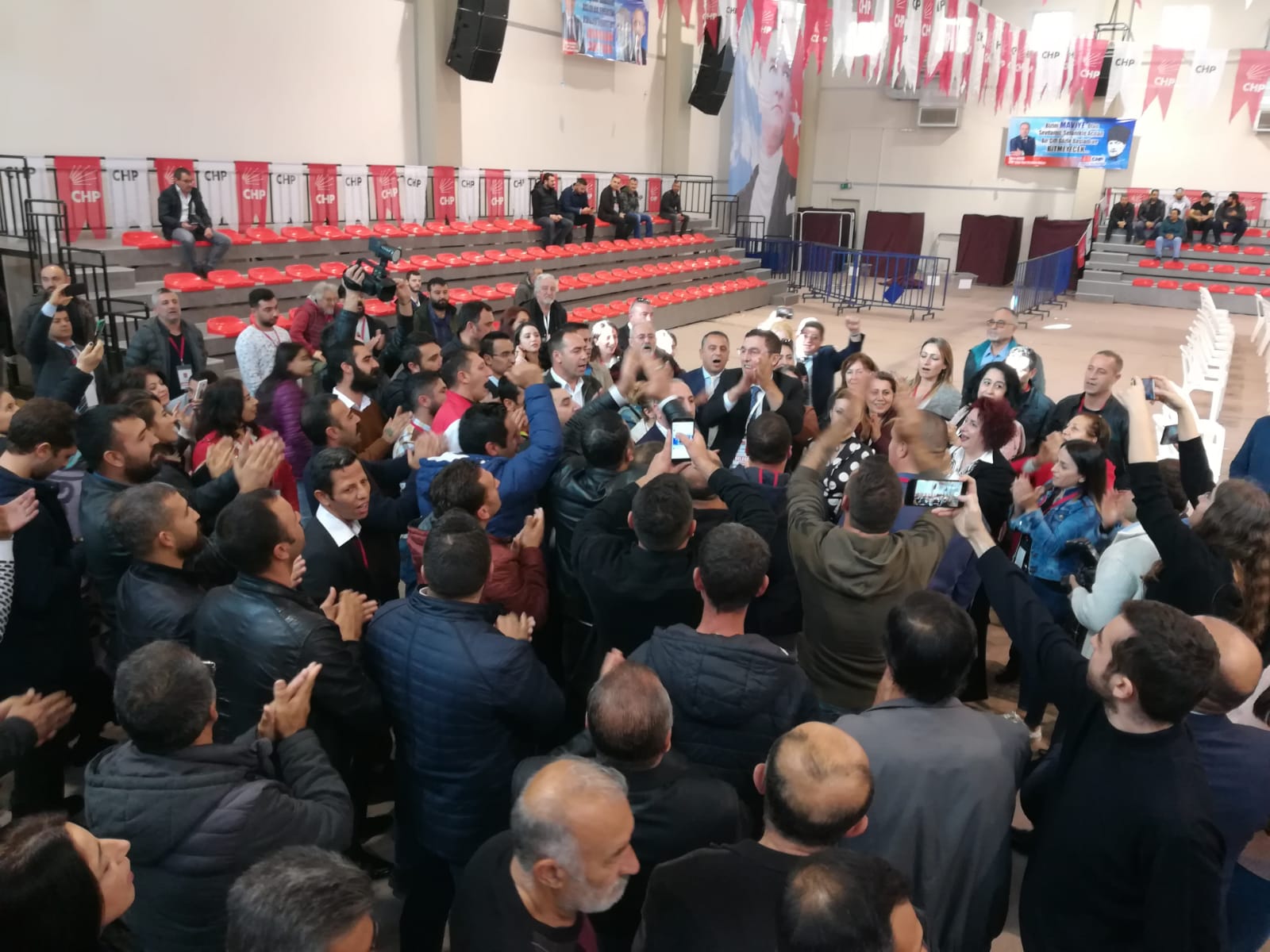 CHP Çiğli İlçe Kongresi'nden kareler