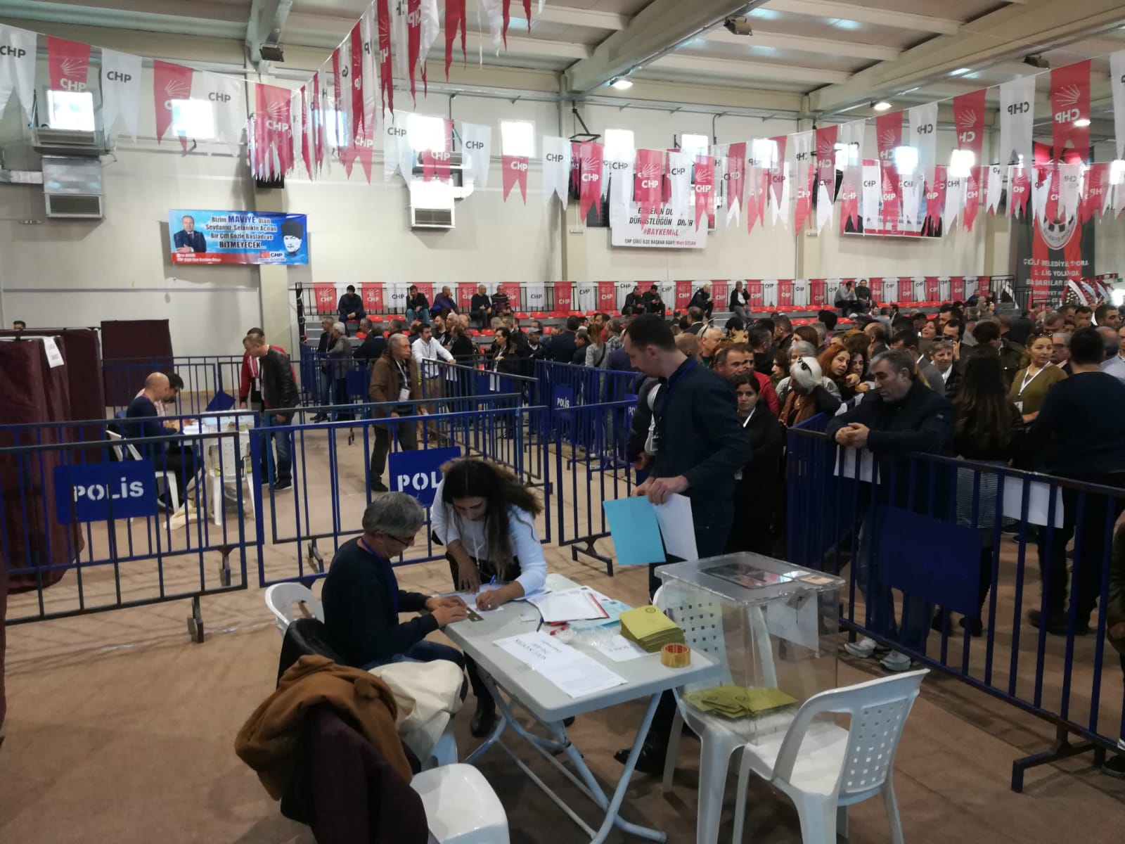 CHP Çiğli İlçe Kongresi'nden kareler