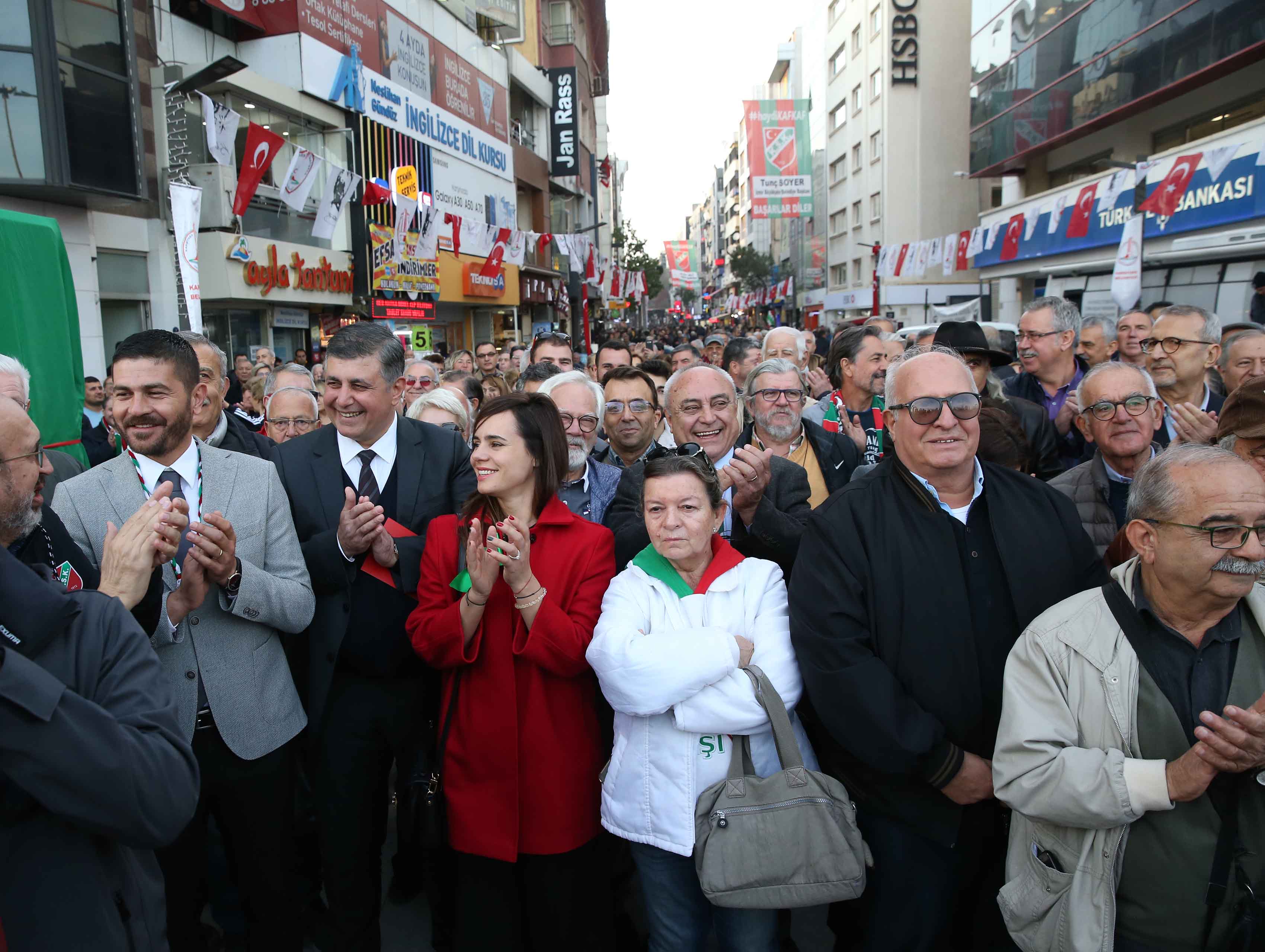 Dünya Karşıyakalılar Günü'ne muhteşem kutlama!