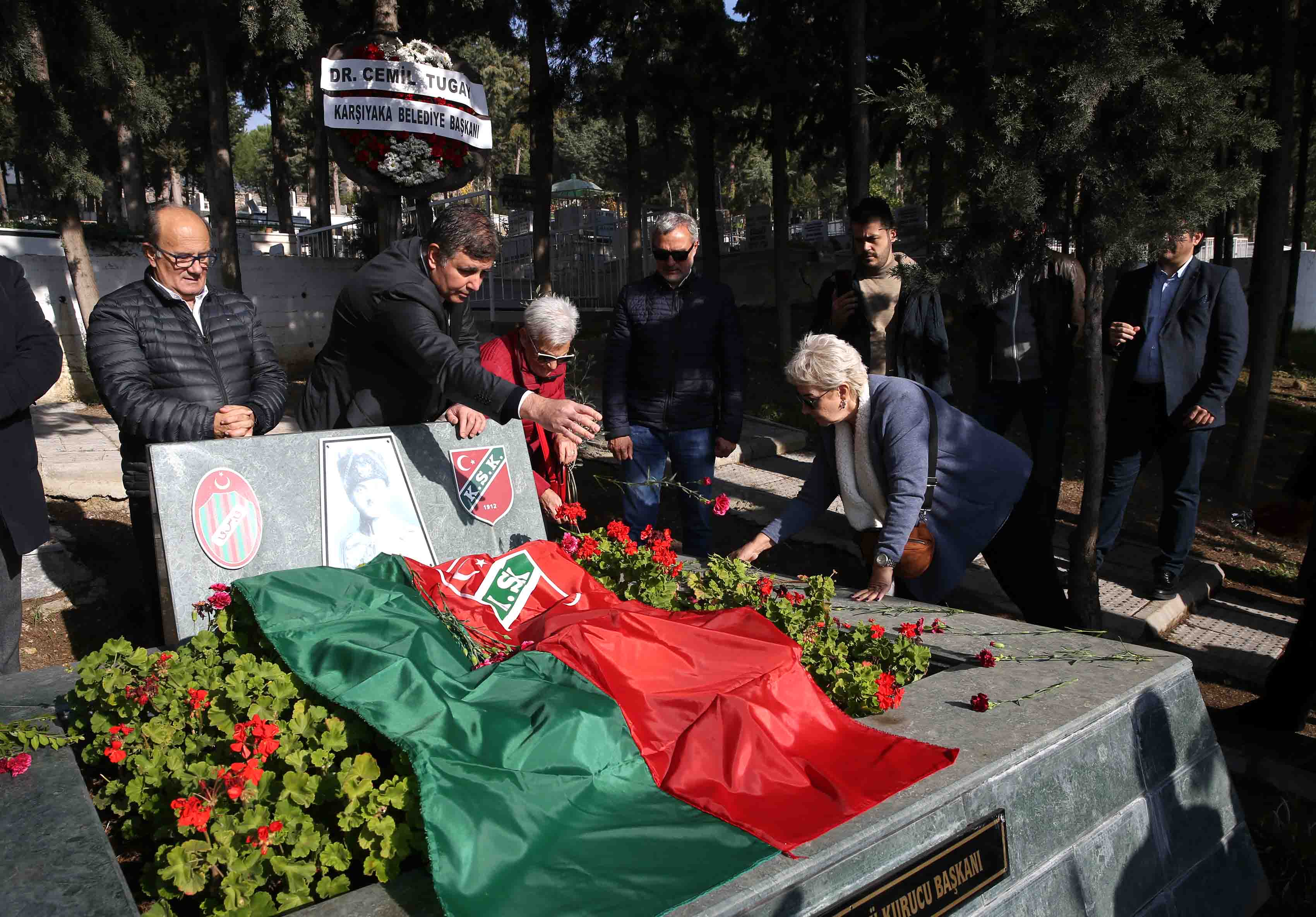 Dünya Karşıyakalılar Günü'ne muhteşem kutlama!