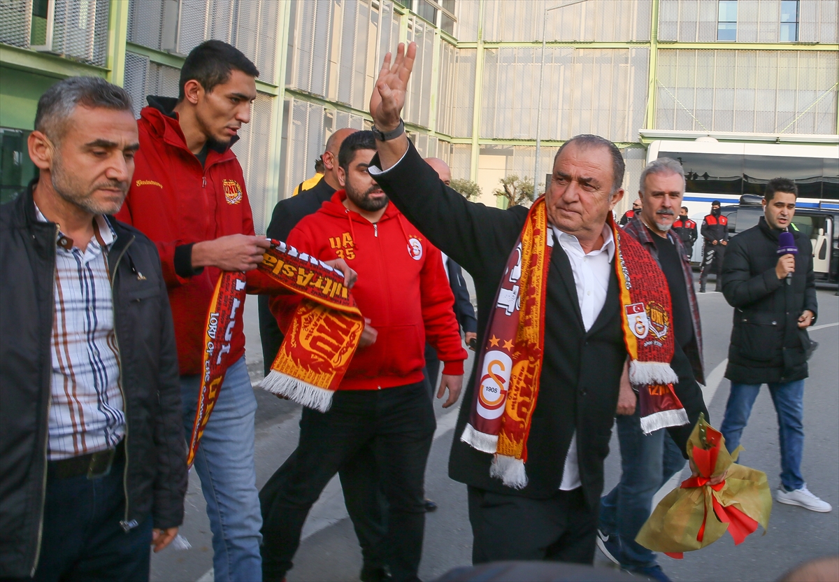 Galatasaray kafilesi İzmir'e geldi