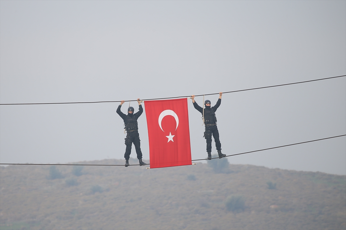 Jandarma komandolar nefes kesti