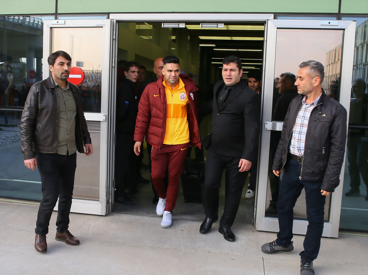 Galatasaray kafilesi İzmir'e geldi