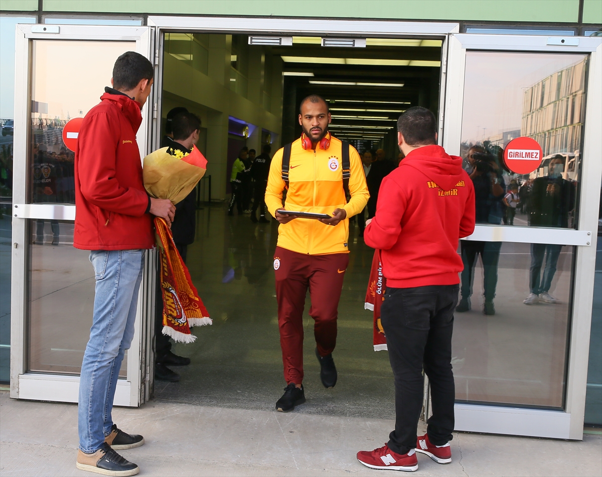 Galatasaray kafilesi İzmir'e geldi