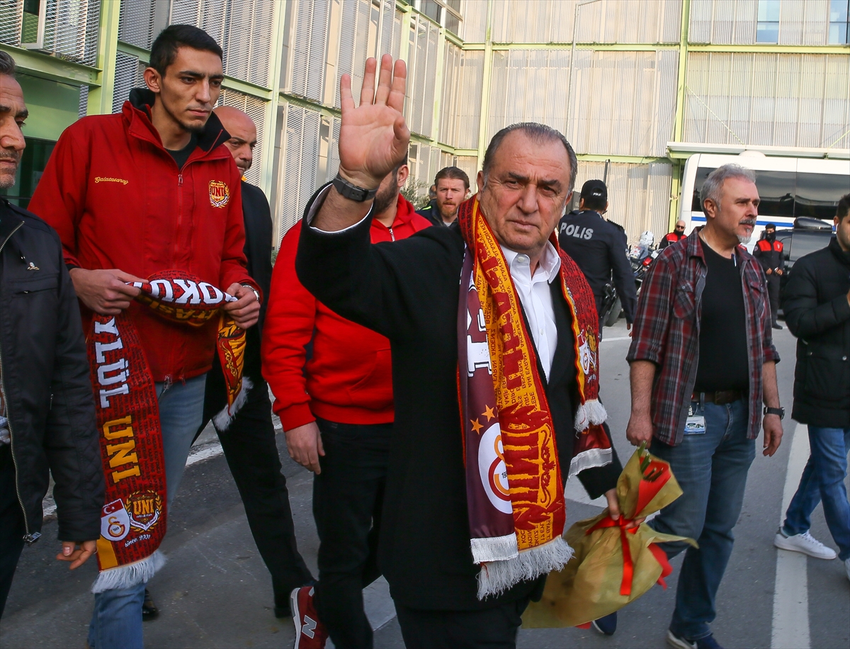Galatasaray kafilesi İzmir'e geldi