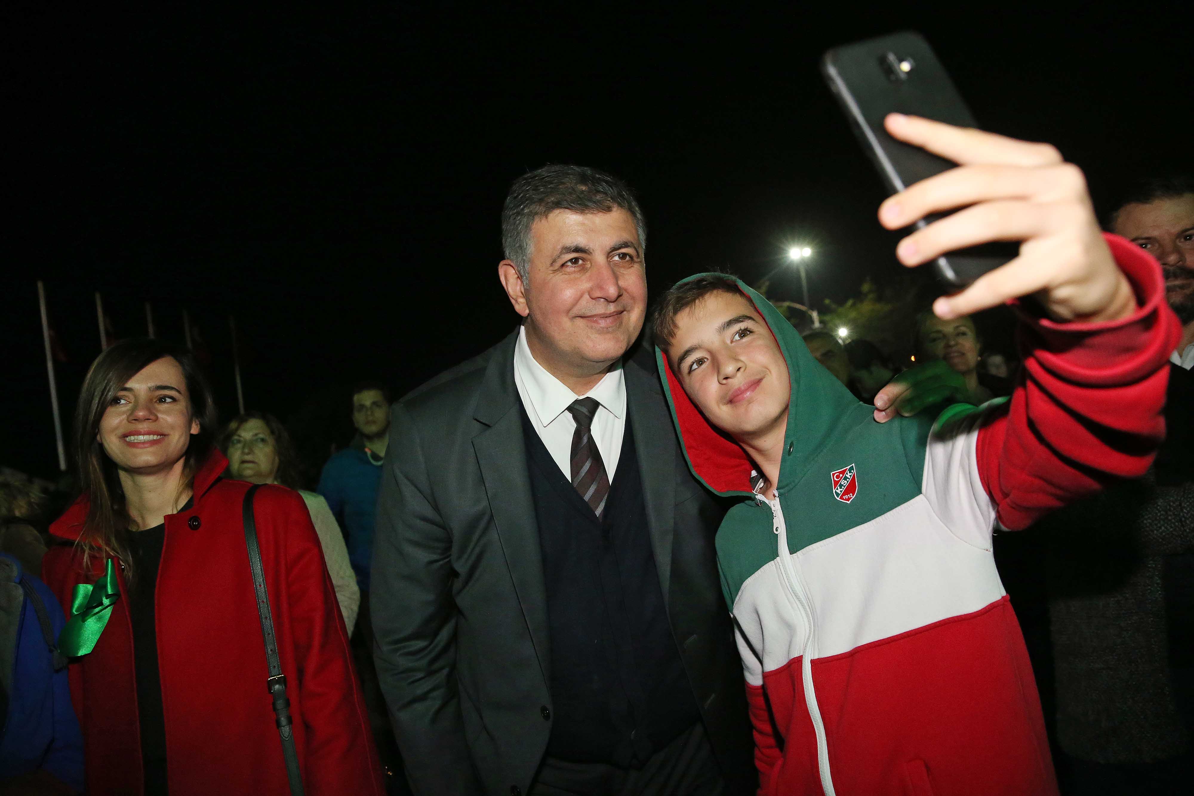 Dünya Karşıyakalılar Günü'ne muhteşem kutlama!