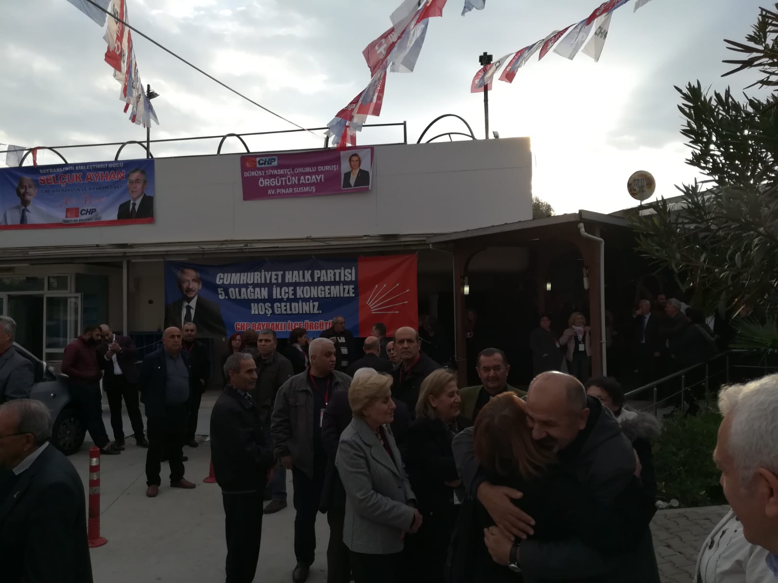 Bayraklı'da kongre heyecanı