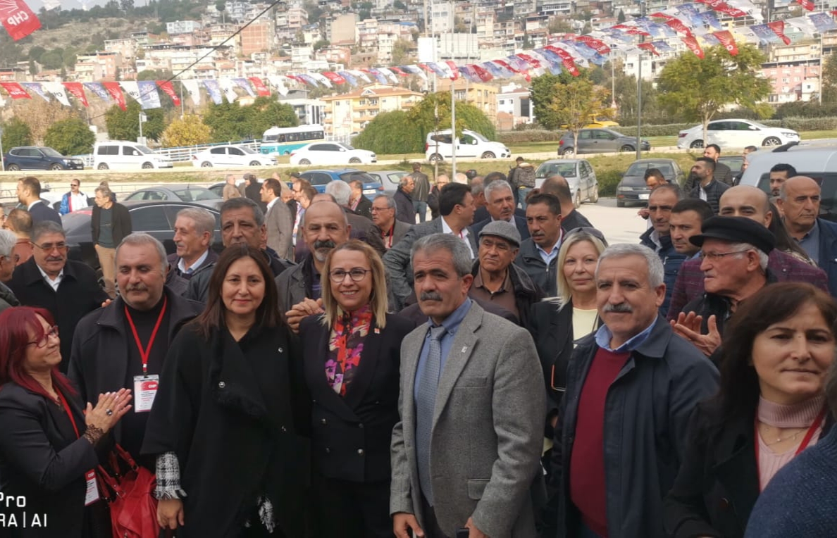 Bayraklı'da kongre heyecanı