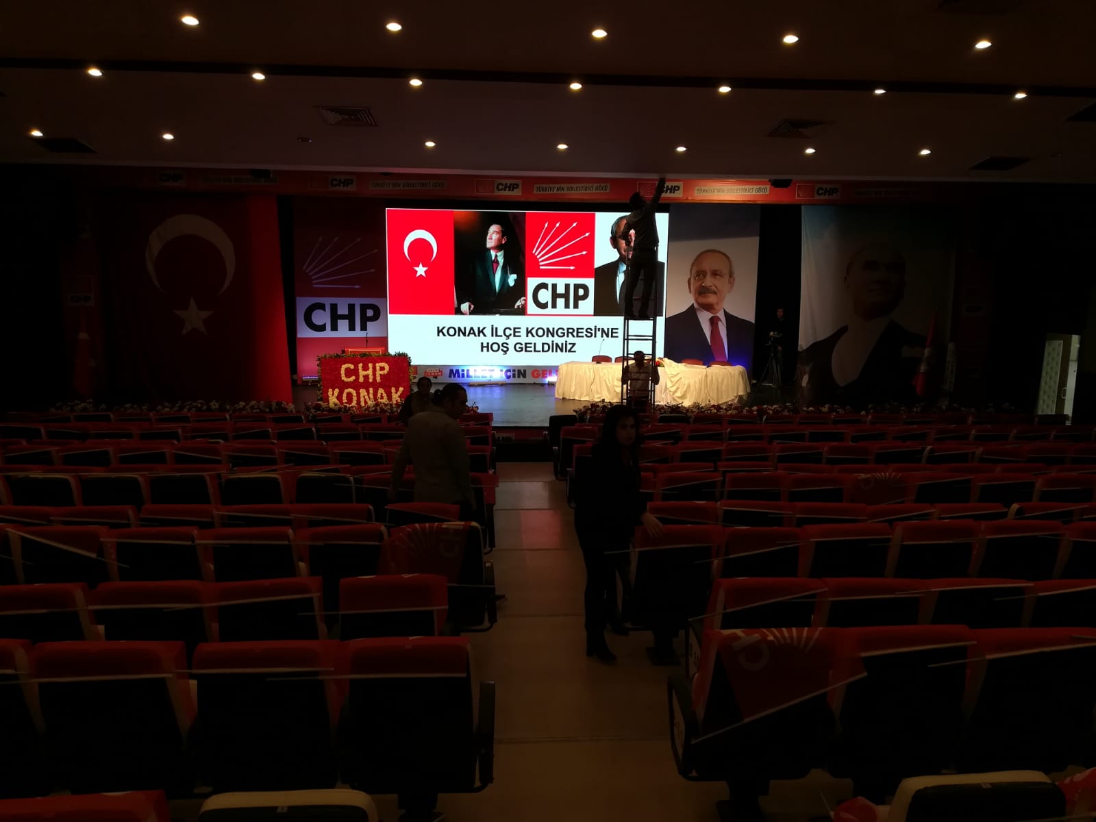 CHP Konak İlçe Kongresi'nden kareler...