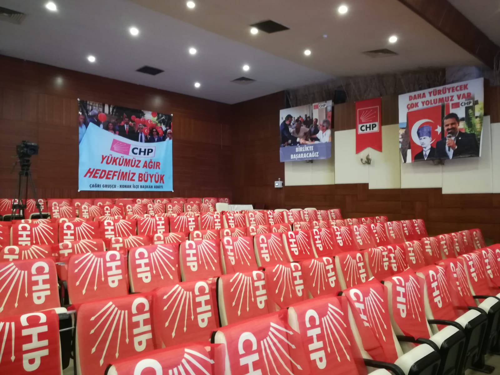 CHP Konak İlçe Kongresi'nden kareler...