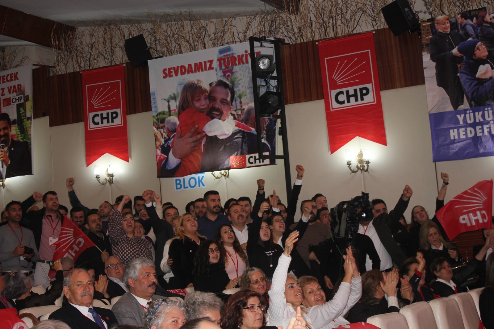 CHP Konak İlçe Kongresi'nden kareler...