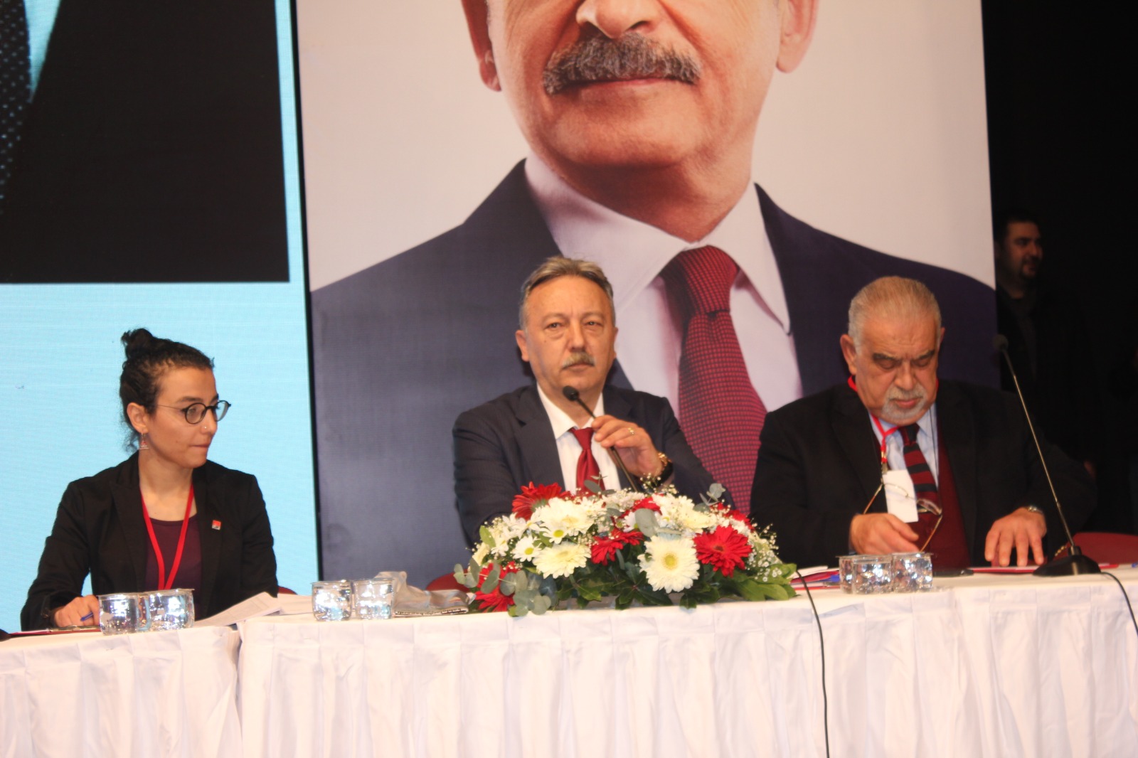 CHP Konak İlçe Kongresi'nden kareler...
