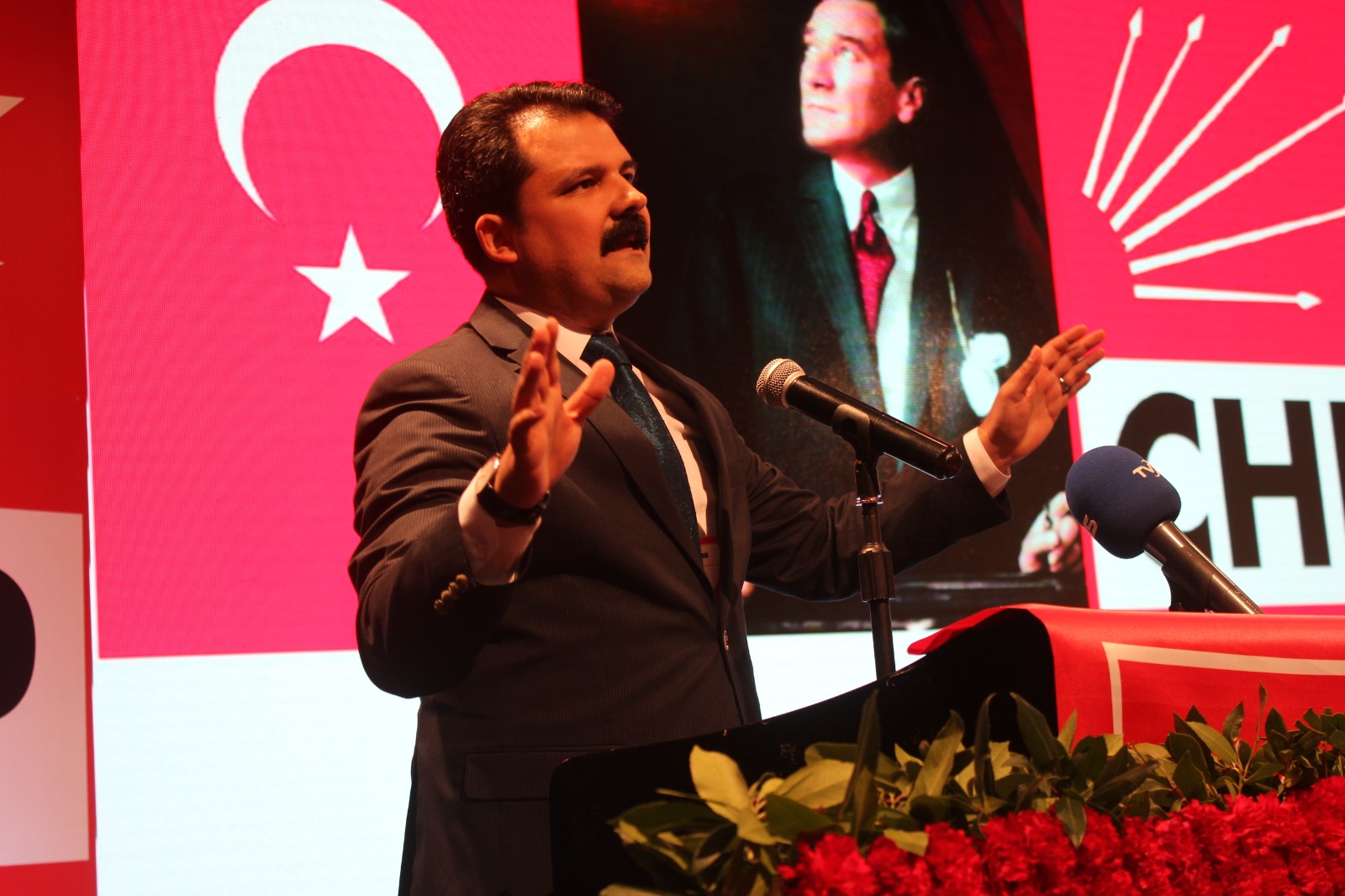 CHP Konak İlçe Kongresi'nden kareler...