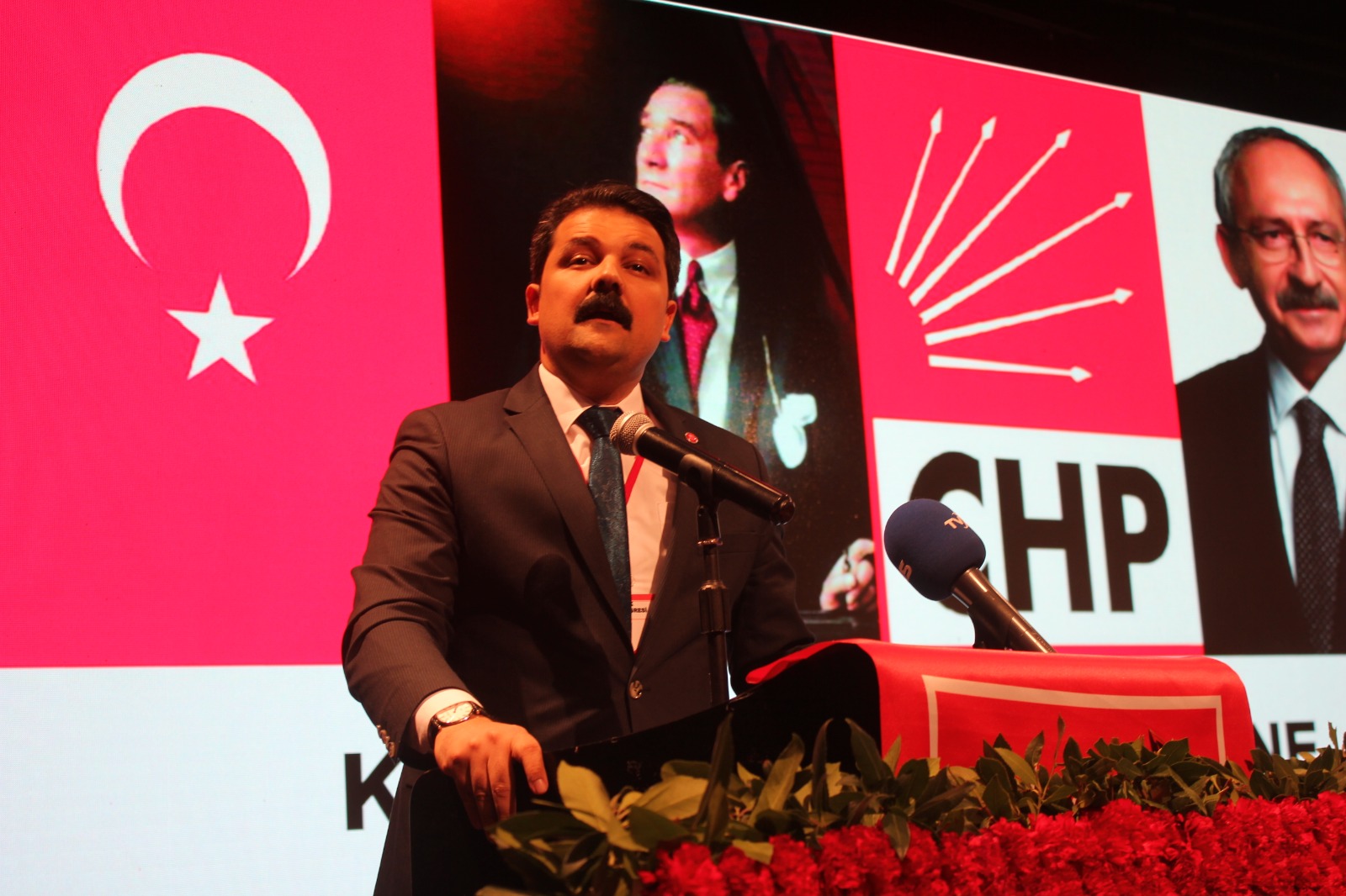 CHP Konak İlçe Kongresi'nden kareler...