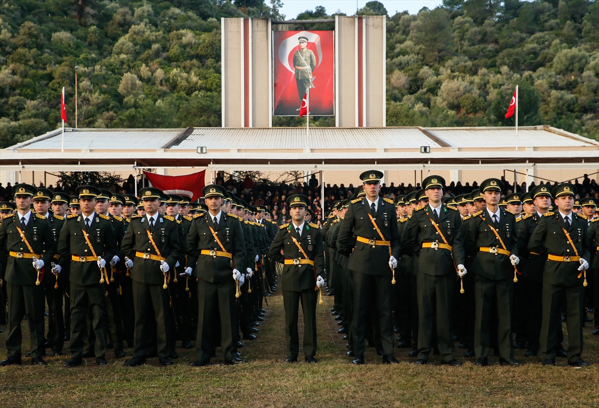 2 bin 136 teğmenin mezuniyet gururu