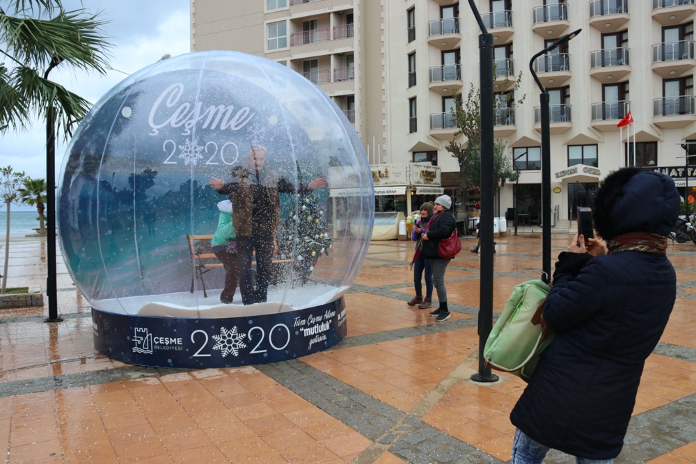 Çeşme’de ‘Kar Küresi’ sevinci!