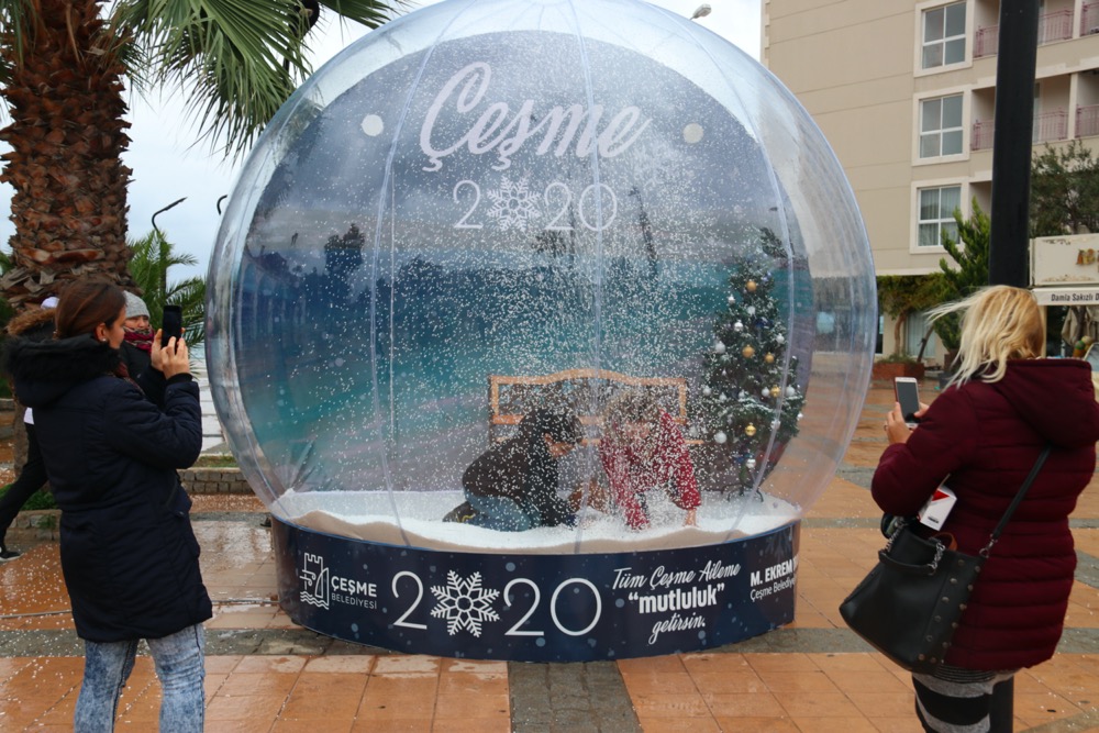 Çeşme’de ‘Kar Küresi’ sevinci!