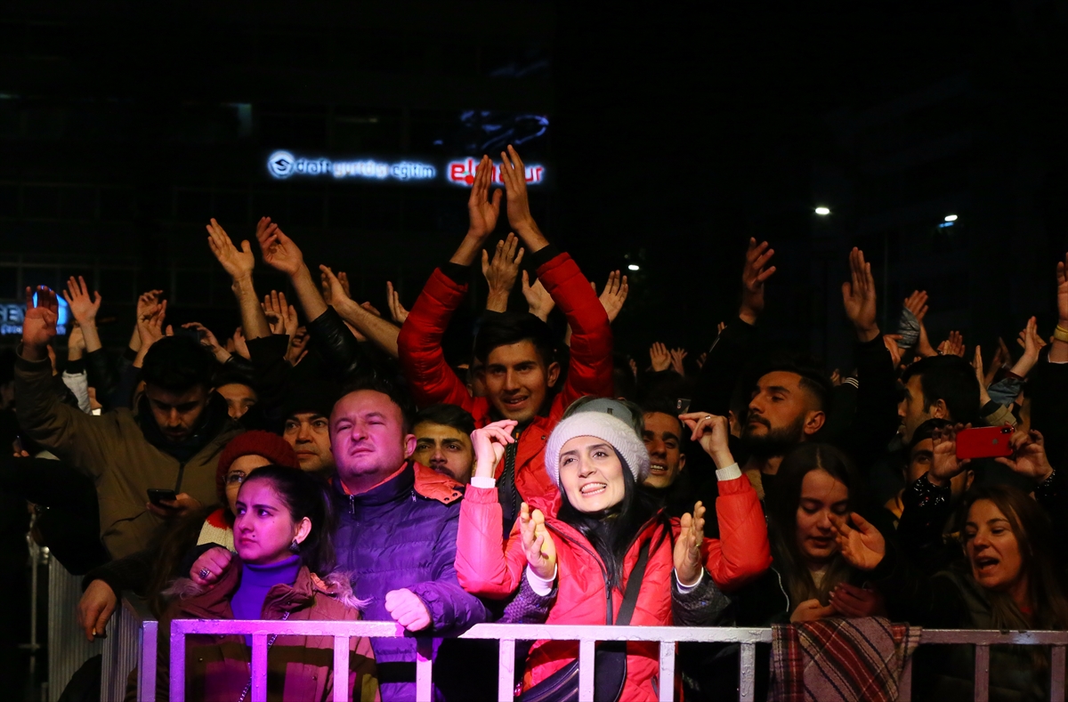 İzmir'de yeni yıl coşkusu!