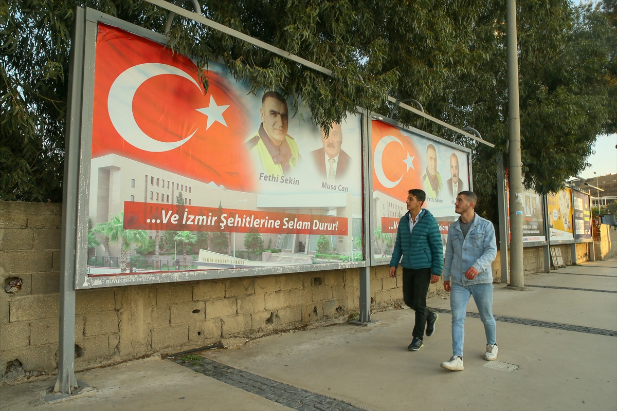 İzmir adliye şehitlerini anıyor