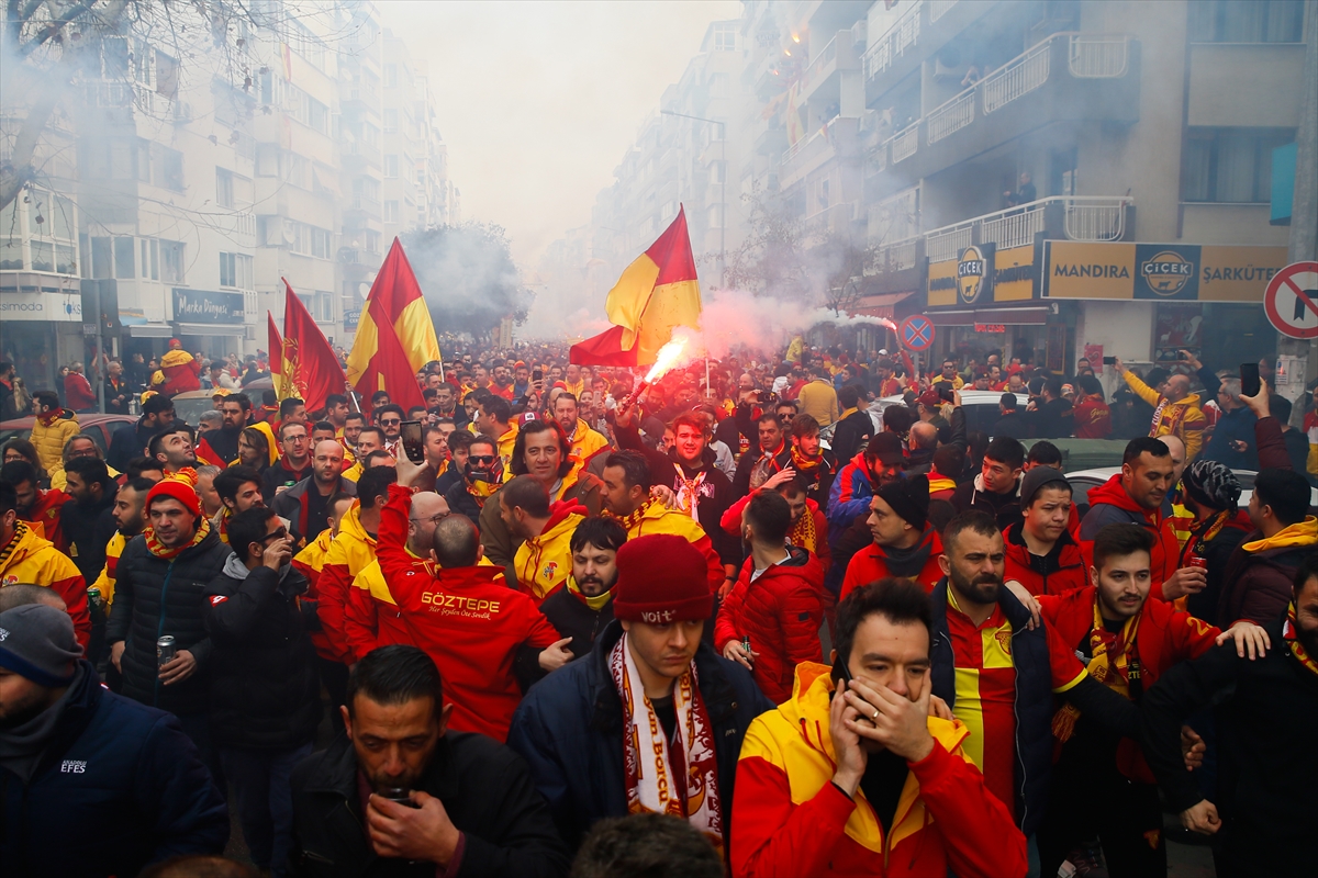 İzmir'de tarihi gün! Gürsel Aksel'de ilk maç