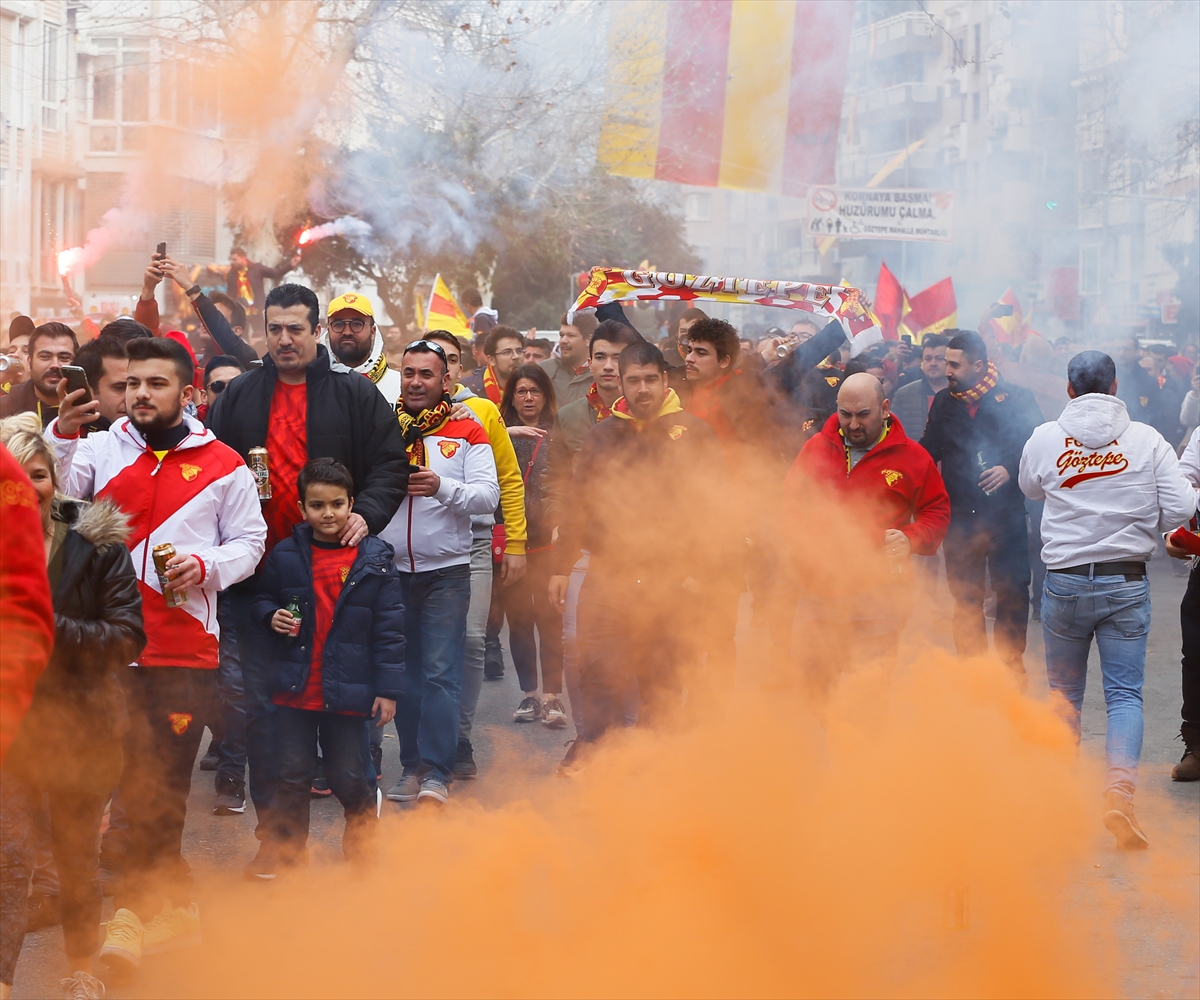 İzmir'de tarihi gün! Gürsel Aksel'de ilk maç