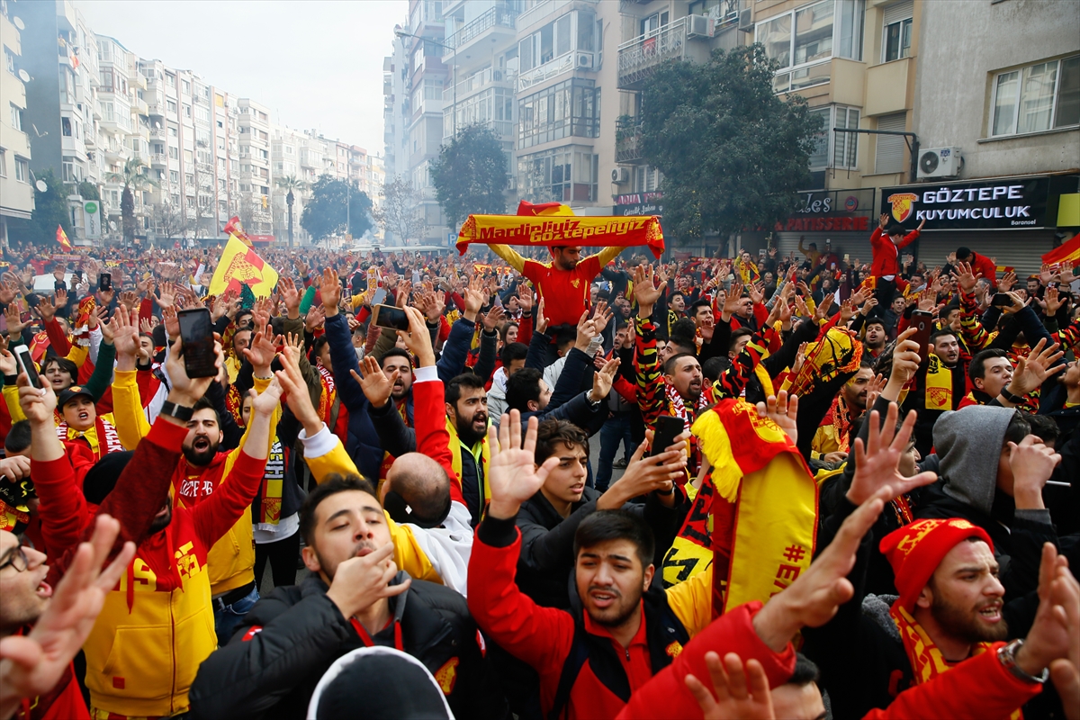 İzmir'de tarihi gün! Gürsel Aksel'de ilk maç