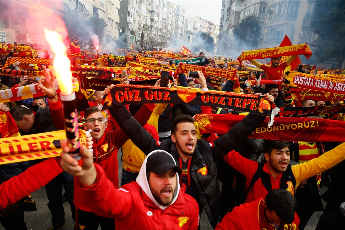 İzmir'de tarihi gün! Gürsel Aksel'de ilk maç