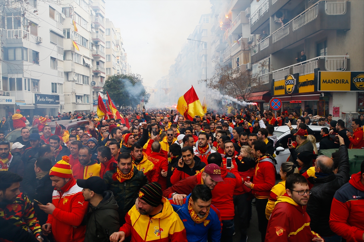 İzmir'de tarihi gün! Gürsel Aksel'de ilk maç