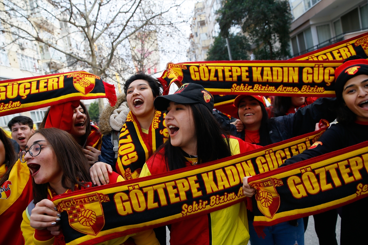 İzmir'de tarihi gün! Gürsel Aksel'de ilk maç