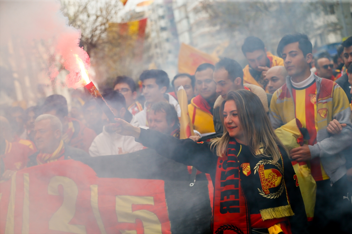 İzmir'de tarihi gün! Gürsel Aksel'de ilk maç