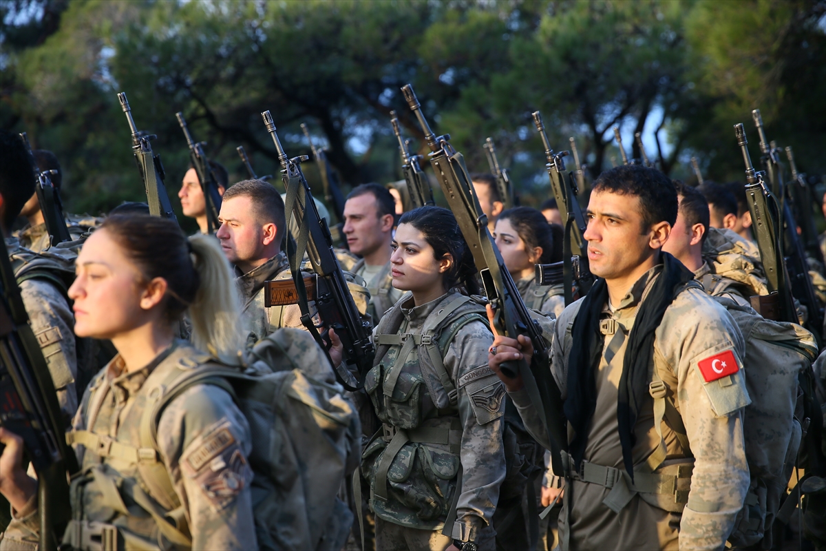 Kadın komandolar zorlu görevlere hazır!