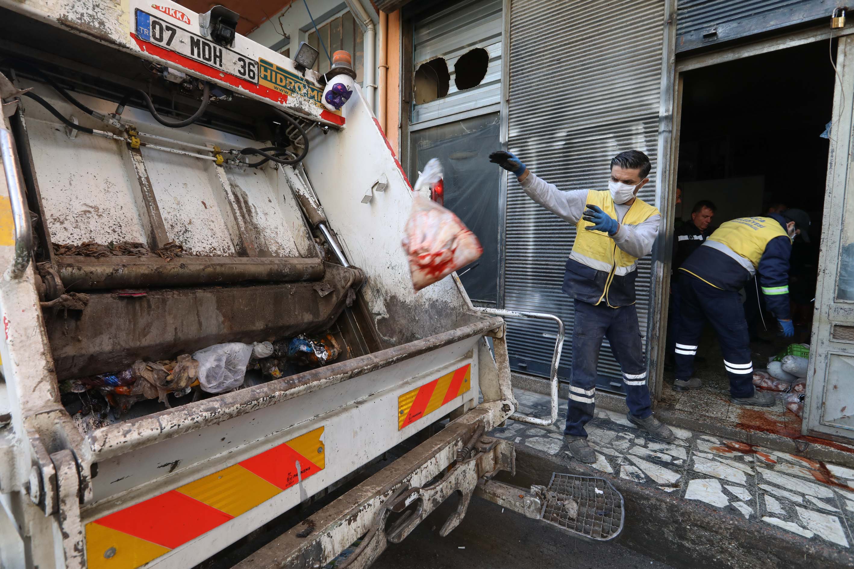 İzmir'de mide bulandıran döner operasyonu