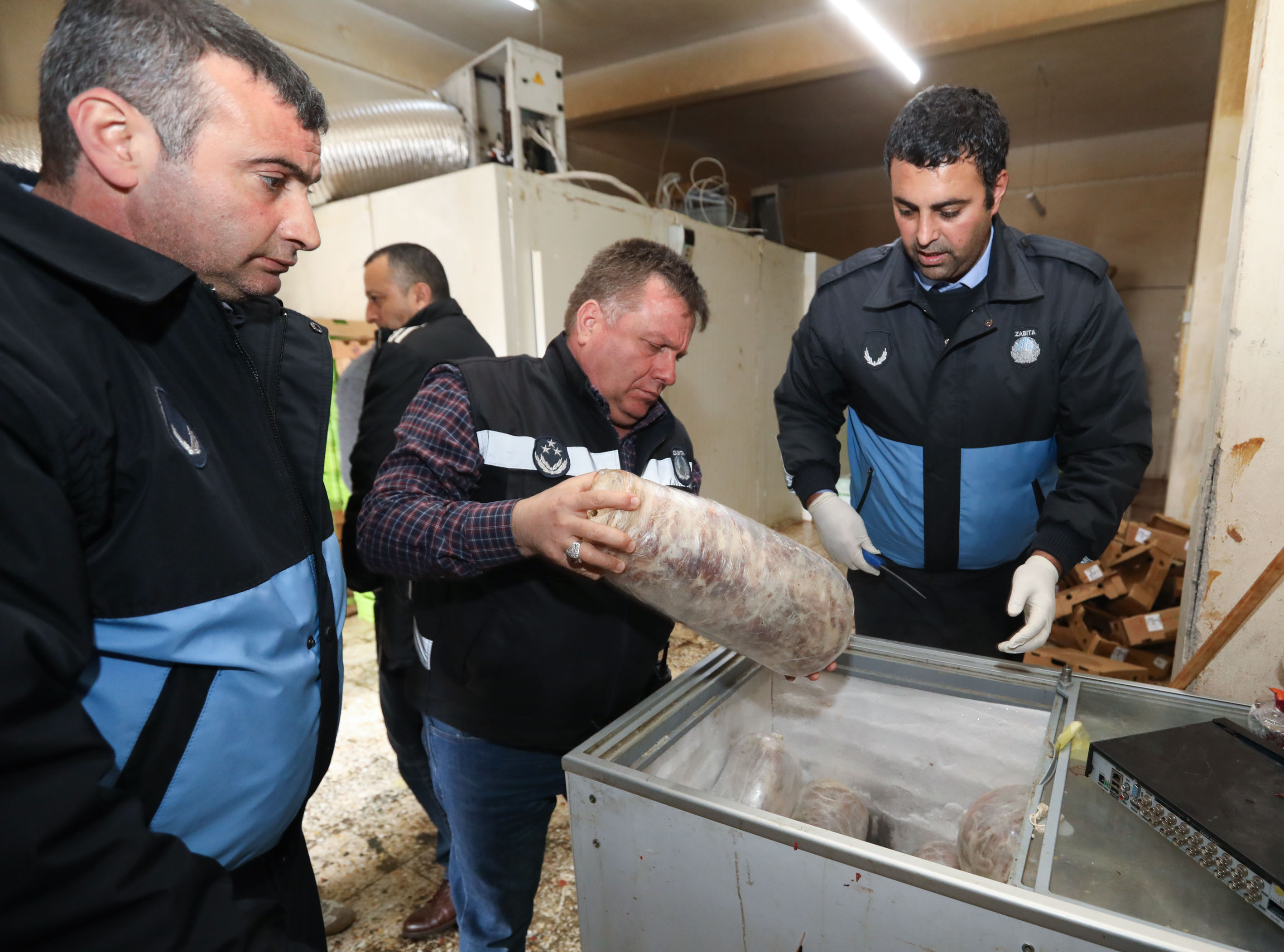 İzmir'de mide bulandıran döner operasyonu