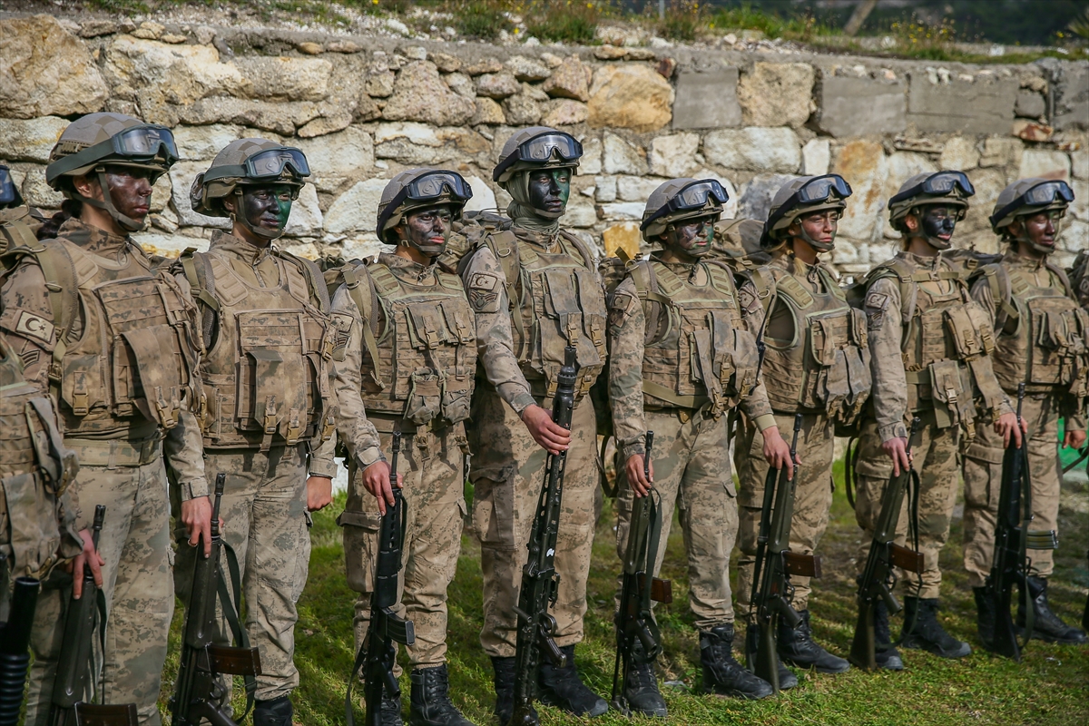 Türkiye'nin ilk kadın komando astsubayları