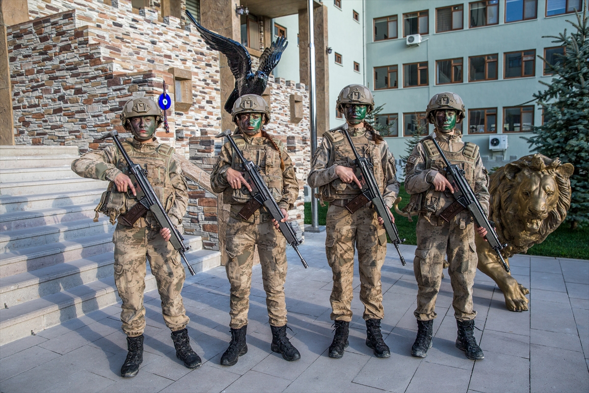 Türkiye'nin ilk kadın komando astsubayları