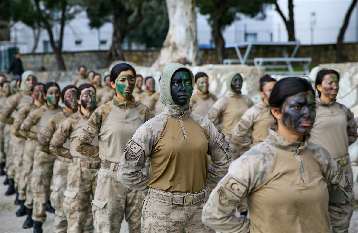 Türkiye'nin ilk kadın komando astsubayları
