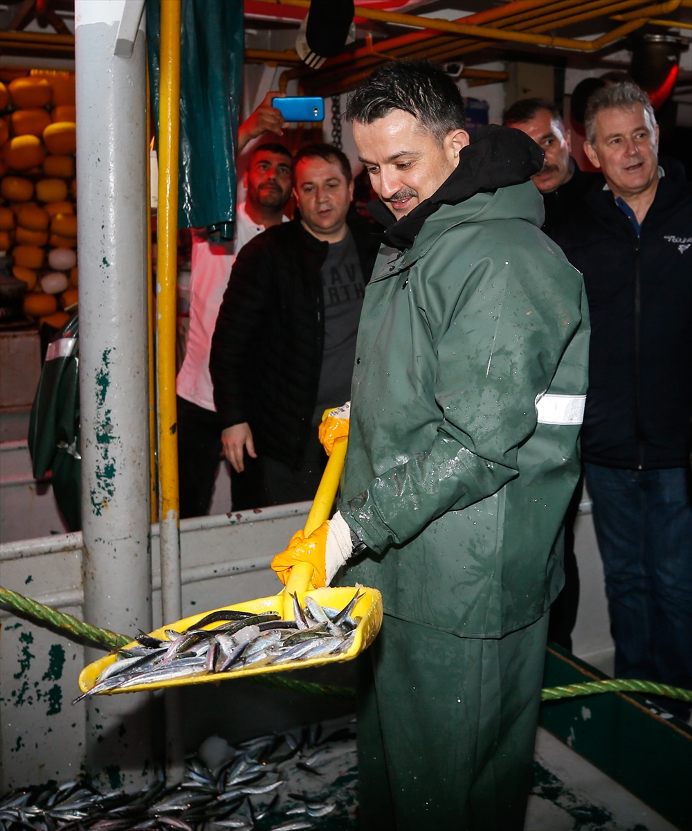 Bakan Pakdemirli, Ege Denizi'nde balık avına çıktı