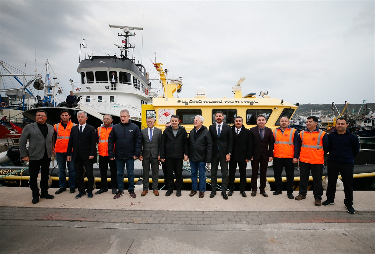 Bakan Pakdemirli, Ege Denizi'nde balık avına çıktı
