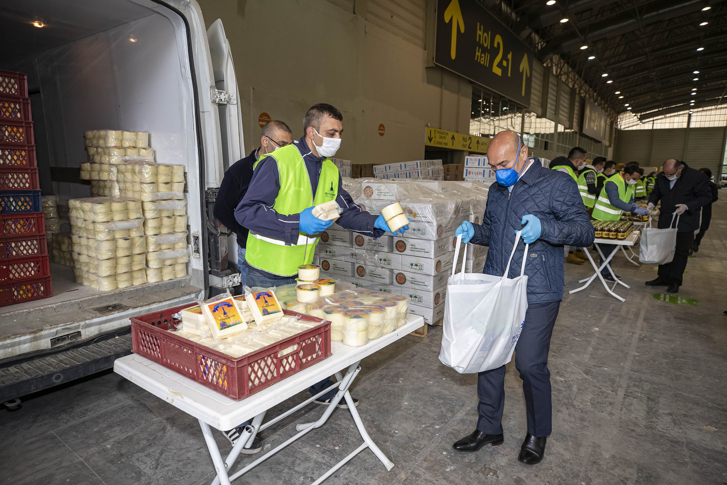 Büyük dayanışmayı Başkan Soyer başlattı