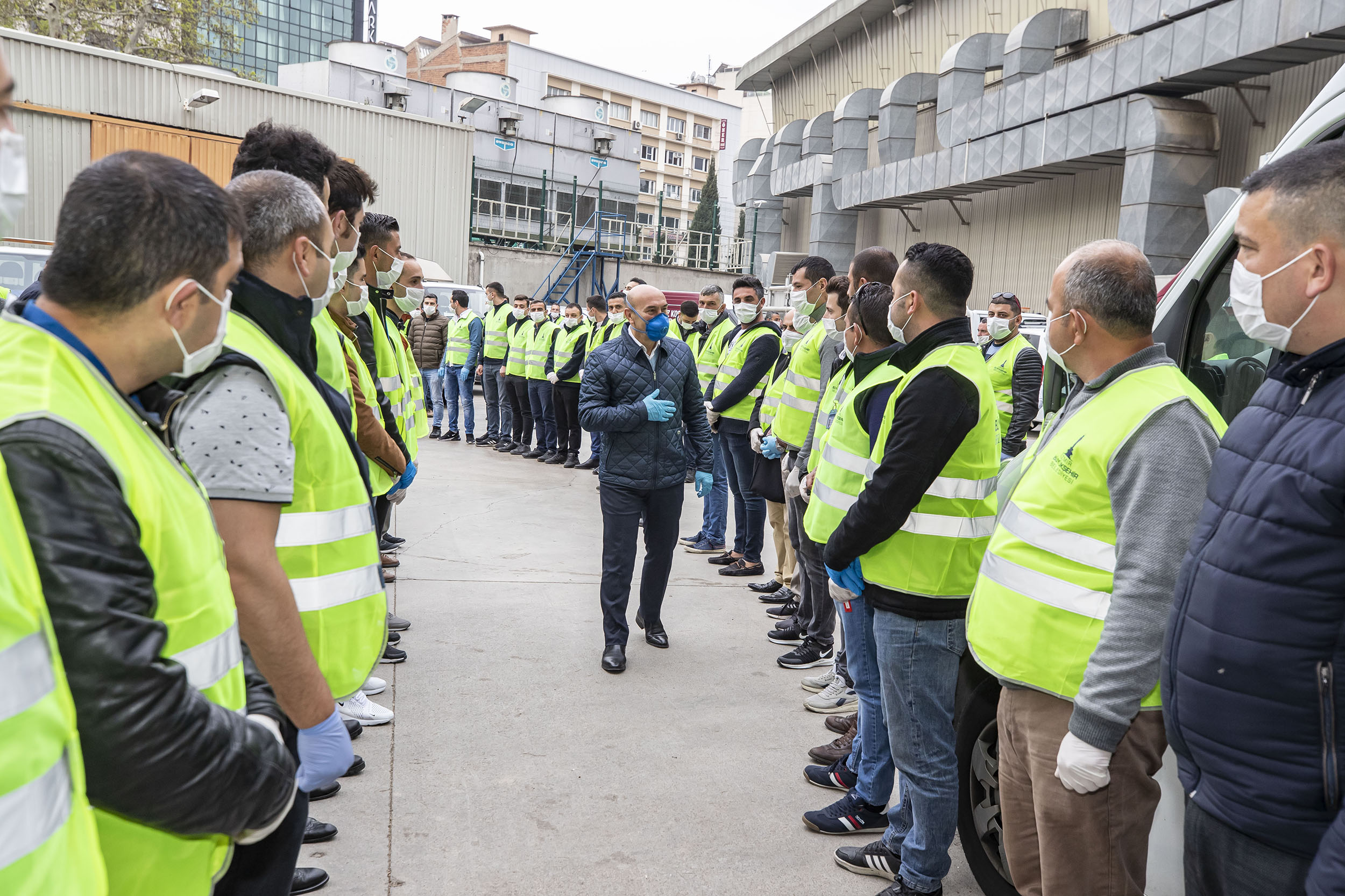 Büyük dayanışmayı Başkan Soyer başlattı