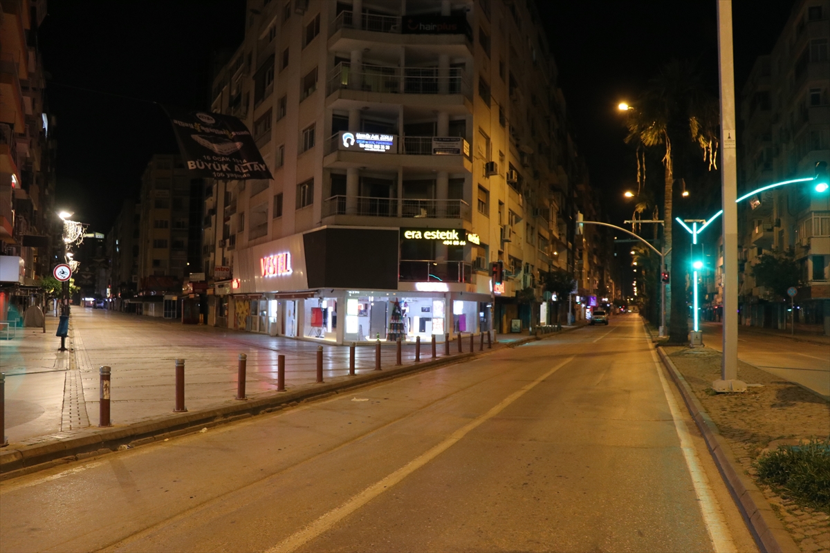 İzmir'de yasağın ardından sokaklar boş kaldı