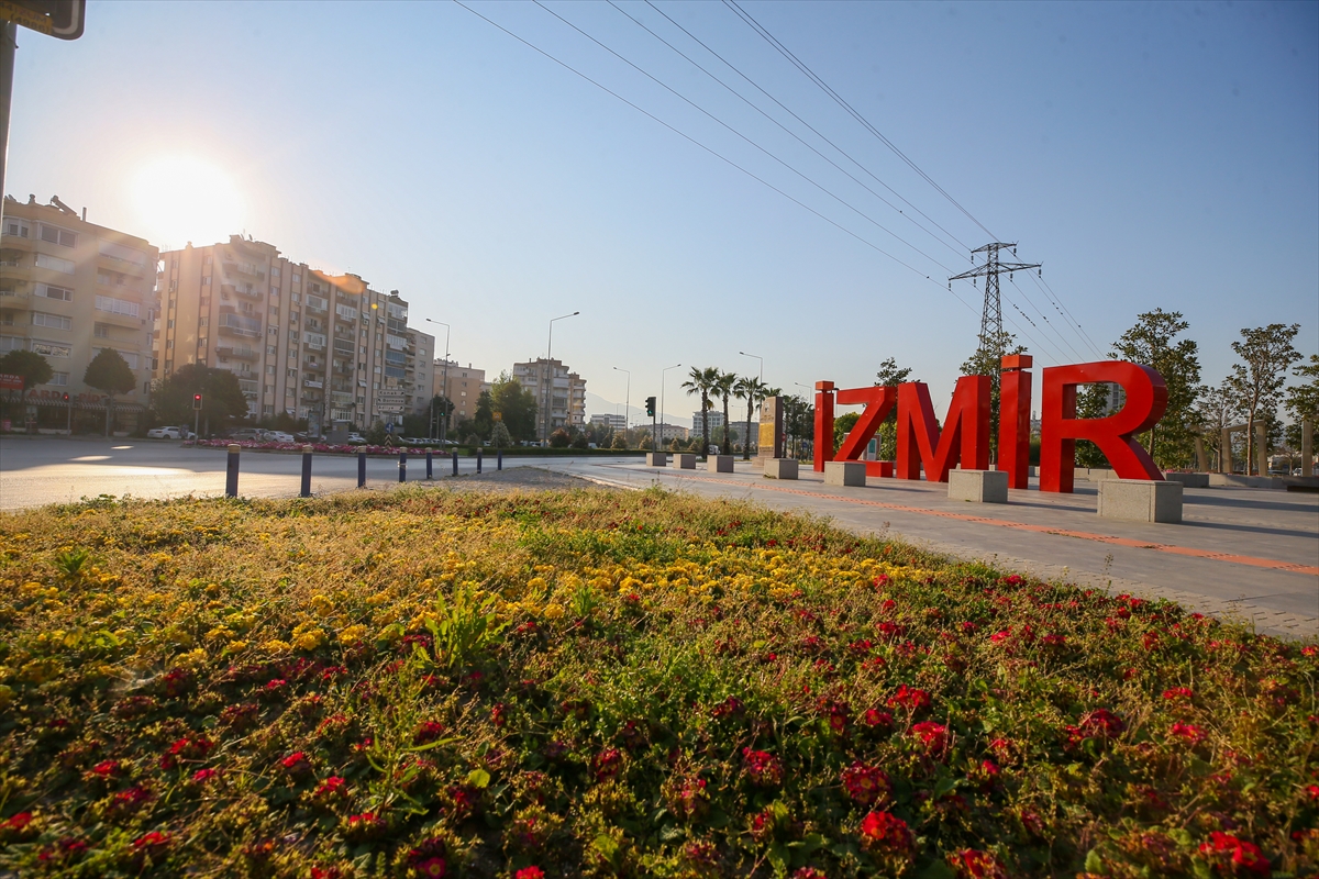 İzmir'de yasağın ardından sokaklar boş kaldı