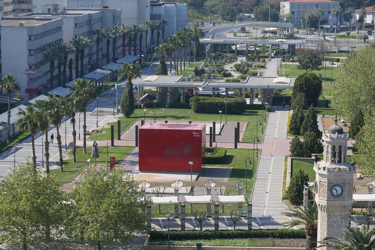 İzmir'de yasağın ardından sokaklar boş kaldı