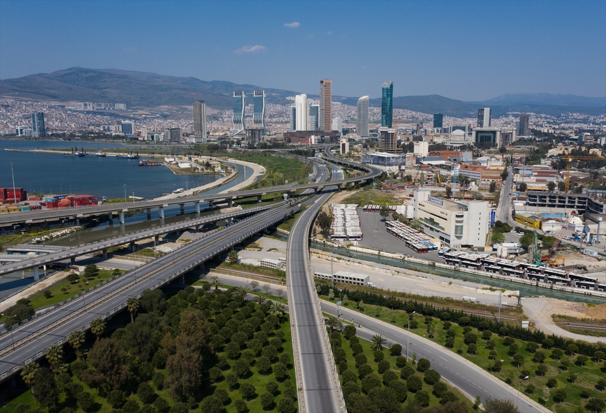 Yasak sonrası İzmir hayalet şehre dönüştü!