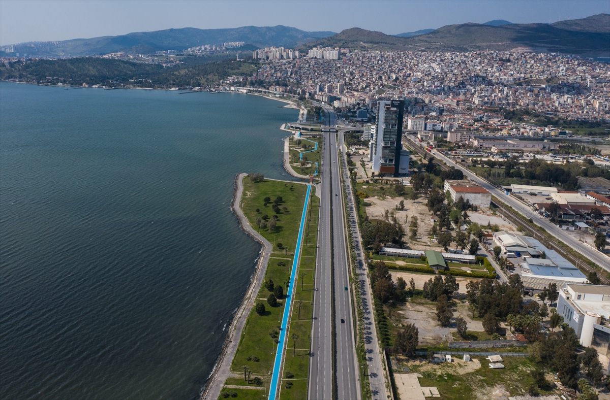 Yasak sonrası İzmir hayalet şehre dönüştü!