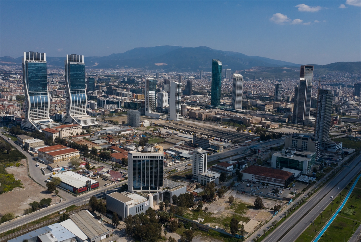 Yasak sonrası İzmir hayalet şehre dönüştü!