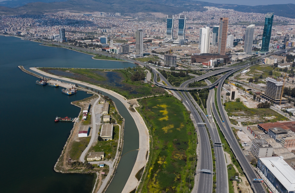 Yasak sonrası İzmir hayalet şehre dönüştü!