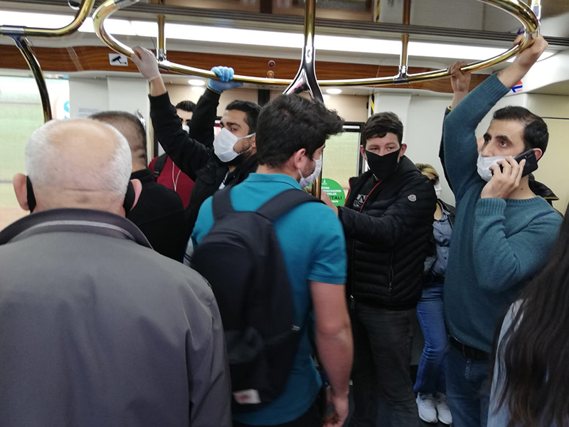 'Evde kal' çağrılarına ve 'sosyal mesafe' kuralına uyulmadı